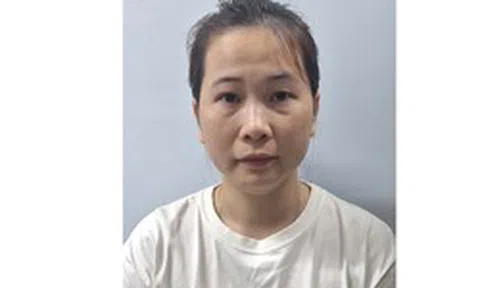 Thi hành lệnh bắt tạm giam cựu nhân viên ngân hàng Trần Thị Cẩm Hoa SN 1990