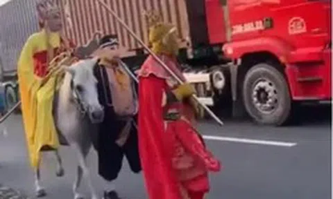 Sự thật về nhóm người hóa trang Tây Du Ký cưỡi ngựa giữa đường ở TPHCM