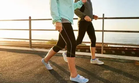 Bị gout, đi bộ mỗi ngày có giúp hạ axit uric?