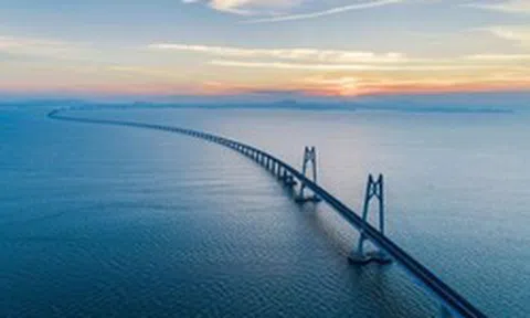 Siêu cầu dài nhất thế giới, vượt cả quãng đường Hà Nội – Hạ Long: Huy động 10.000 người dựng trong 3 năm, sử dụng hơn 4.500 dầm bê tông nặng tới 900 tấn