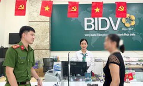 Phát hiện người phụ nữ SN 1970 đến chuyển khoản 25.000.000 đồng, nhân viên ngân hàng BIDV lập tức trình báo Công an chặn đứng giao dịch