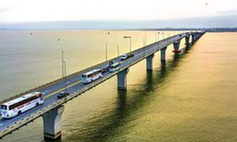 Cầu vượt biển dài nhất Việt Nam gần 16km, sở hữu “đường hầm kỹ thuật” với 88 khoang bê tông đúc sẵn được áp dụng công nghệ lắp ghép tiên tiến