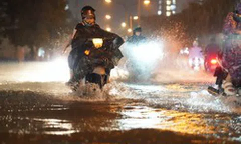 Mưa lớn dồn dập ở TP.HCM và Nam Bộ: Không bất thường về mùa, đáng lo ở cường độ