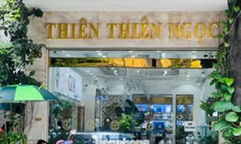 Tiệm kim cương mở cửa, khách bán chờ cả năm mới được nhận tiền