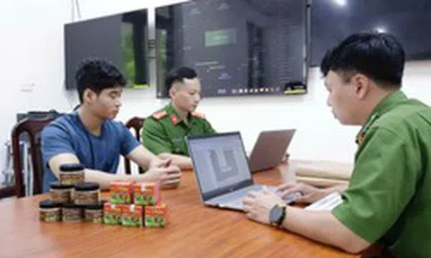 Công an xác minh hơn 1.400 người mua “thuốc chữa khối u” của Nguyễn Văn Tú: Thuốc được bào chế từ thân, lá cây không rõ nguồn gốc