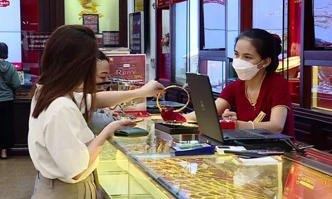 Giá vàng hôm nay (29/9): Rơi thẳng đứng