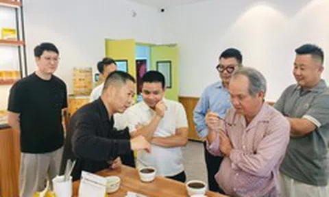 Sau khi công bố tham vọng lãi 10.000 tỷ đồng, bầu Đức đã bay sang Trung Quốc để làm một việc