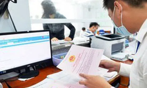 Hỗ trợ chuyển đổi nghề tính cho hộ hay người đứng tên sổ đỏ?