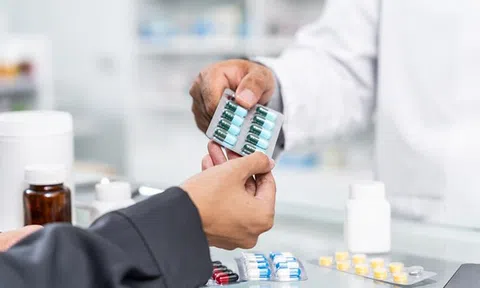 Bộ Y tế rà soát, mở rộng danh mục thuốc BHYT chi trả