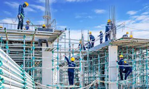 “Cơn lốc” tuyển dụng chưa từng có từ tỷ phú Phạm Nhật Vượng: Thợ xây, sơn, ốp lát...lương tới 41 triệu, đã có 120.000 công nhân vẫn tuyển thêm 80.000 người nữa