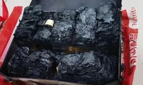 Mang hơn 700 triệu đồng cháy đen đến ngân hàng, cặp vợ chồng nhận kết quả bất ngờ
