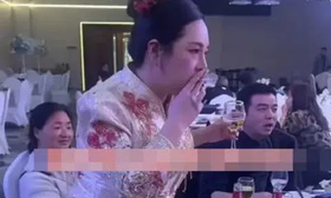 Giữa đám cưới, cô dâu 38 tuổi liên tục có "biểu hiện lạ" gây tranh cãi