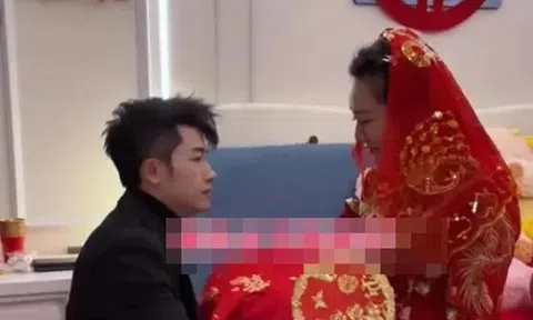 Mời cưới nhưng không một ai tới dự, chú rể vẫn làm điều này cho cô dâu