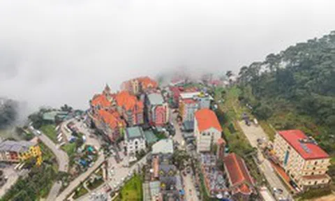 Việt Nam có một ngọn núi lửa cổ 220 triệu năm tuổi, nay là điểm du lịch nổi tiếng thế giới, quanh năm mát mẻ chỉ 20 độ, được ví như "Đà Lạt của miền Bắc"
