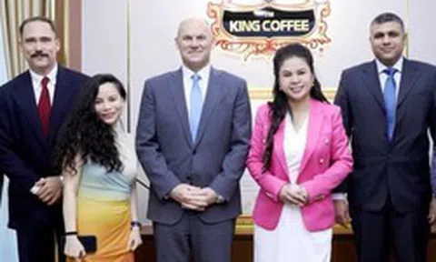 Bà Lê Hoàng Diệp Thảo bất ngờ đón đoàn khách đặc biệt, có đại diện “ông lớn” Mỹ nắm khối tài sản hơn 1,6 triệu tỷ đồng