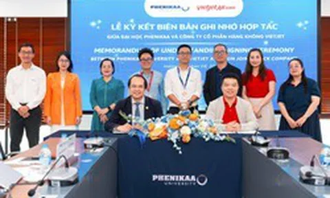 Tỷ phú Nguyễn Thị Phương Thảo bắt tay vị giáo sư giàu nhất Việt Nam, chuẩn bị làm điều đặc biệt