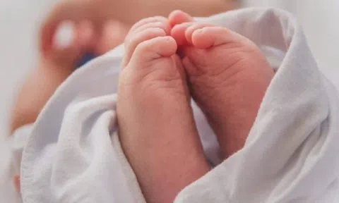 Đang xem phim, người phụ nữ 32 tuổi bất ngờ sinh con ngay tại rạp