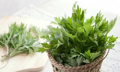 Có sẵn ngải cứu trong bếp, đừng bỏ qua 2 món ăn dân dã tốt cho sức khỏe