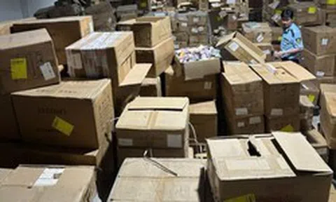 Phát hiện hơn 233.000 sản phẩm mỹ phẩm trôi nổi, trị giá hơn 10 tỷ đồng