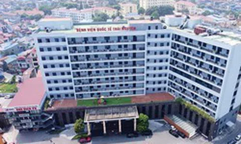 Cựu Chủ tịch chuỗi bệnh viện có tiếng bán sạch cổ phiếu khi thị giá rơi xuống đáy