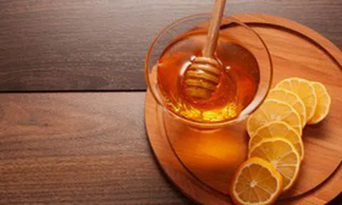 Mẹo phân biệt mật ong thật và giả chỉ nhờ một tờ khăn giấy