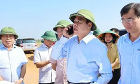 Chủ tịch tỉnh Nghệ An gọi điện đôn đốc nhà thầu ngay tại công trường