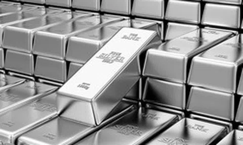 Giá bạc lao dốc, quỹ bạc lớn nhất thế giới tranh thủ "gom" hàng chục tấn