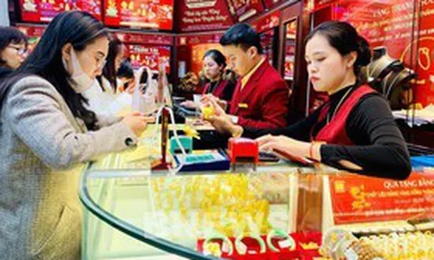 Giá vàng chiều nay (15/10): Nhà đầu tư vàng tranh thủ mua vào