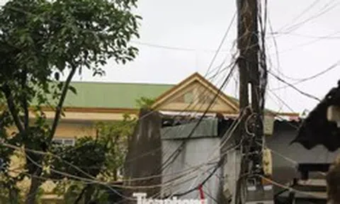 Sống thấp thỏm ở khu tập thể xuống cấp nghiêm trọng