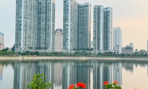 Nghịch lý căn hộ Hà Nội: Thu nhập người dân tăng 9%/năm nhưng giá căn hộ sơ cấp tăng tới 25%/năm