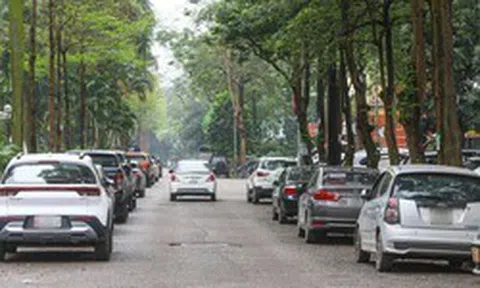 Người dân đỗ ô tô tại các bãi đỗ xe, khu dân cư chú ý thông báo từ công an