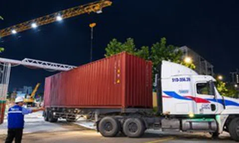 Xuyên đêm đón siêu máy xạ trị 2.000 tỷ đồng từ Mỹ về: 'Đại gia' Việt là người thứ 2 trên toàn cầu và đầu tiên tại Châu Á đặt mua