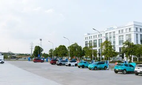 Trạm sạc ô tô điện có quy mô lớn nhất Việt Nam bắt đầu đi vào hoạt động