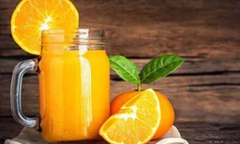 Uống nước cam ép mỗi ngày, người đàn ông 48 tuổi bất ngờ khi đi khám