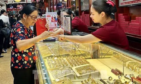 Giá vàng chiều nay (27/10): Duy trì đà tăng