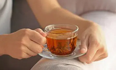Xuất hiện dấu hiệu "lạ" này sau khi uống trà, coi chừng nguy cơ đau tim