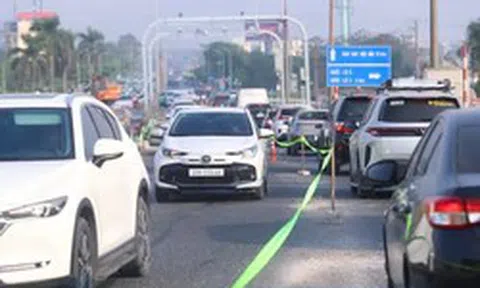 Cầu Thăng Long dỡ rào chắn từ đêm 29/10, xe tải trên 2 tấn được lưu thông