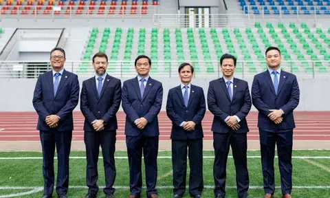 Ông Lê Viết Hải giữ chức vụ Chủ tịch Hội đồng Sáng lập, Tiến sĩ Nguyễn Công Phú được bầu làm Chủ tịch Hội đồng Quản trị Tập đoàn Xây dựng Hòa Bình