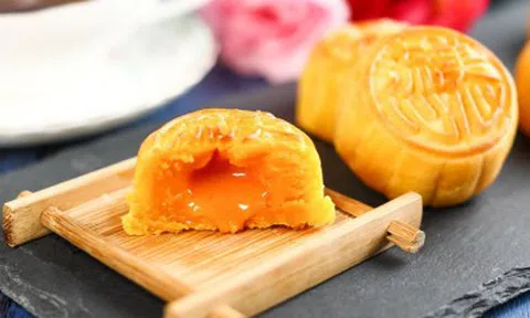 Sự thật về bánh trung thu trứng chảy đang ''gây sốt'' khắp chợ
