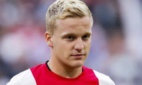 MU hạ Barca trong vụ mua Van de Beek