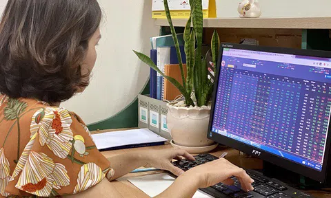 Có nên chờ đón 'game' chuyển sàn?