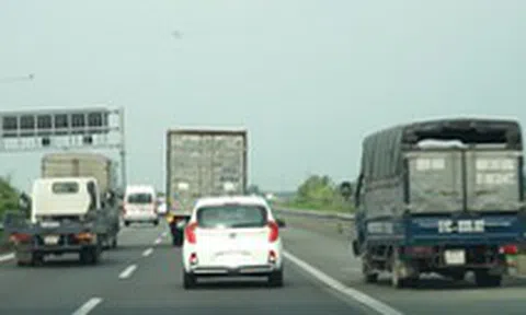 Xử phạt nguội xe vào làn dừng khẩn cấp trên đường cao tốc