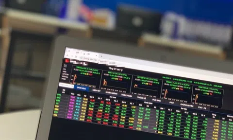 Các nhà băng toan tính gì khi chuyển sàn?