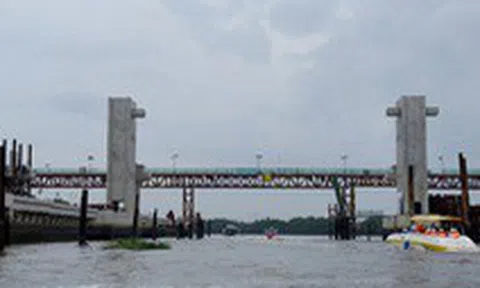 TP.HCM mở đợt kiểm tra an toàn giao thông khu vực các cống ngăn triều