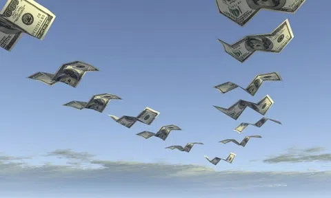 "Xa lánh" các ngân hàng, dòng tiền đẩy thị trường chứng khoán lên sát mốc nghìn điểm