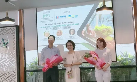 Chuyên gia phân tích chất cực độc trong pate chay và đồ ăn đóng hộp