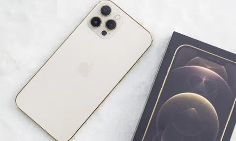 iPhone 12 Pro Max xách tay 'sập giá' 15 triệu đồng sau 3 ngày về Việt Nam