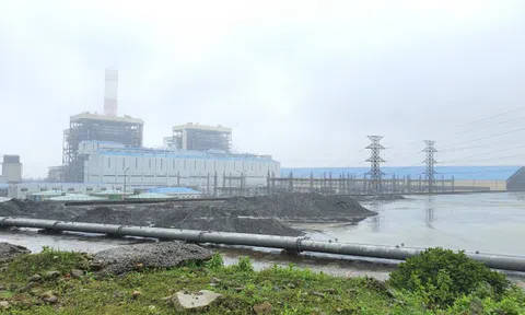 Công an điều tra công ty ở Hà Tĩnh bơm tro xỉ ra biển