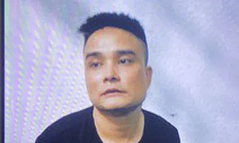 Clip cận cảnh và rõ người nghi 'ngáo đá' bắt 3 con tin ở Thủ Đức