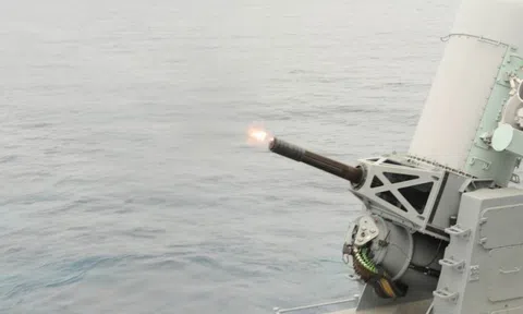 Clip: Cận cảnh hệ thống đánh chặn tên lửa chống hạm trên tàu chiến Mỹ